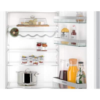Siemens - KI42LADD1 - iQ500, Helintegrerad kyl med frysfack, 122.1 x 55.8 cm, Platta gångjärn med softClose