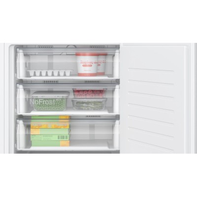 Bosch - GUN21ADE0 - Serie 6, Underbyggnadsfrys, 82 x 59.8 cm, Platta gångjärn med mjukstängning