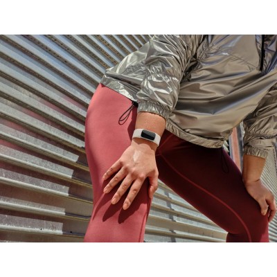 Fitbit - Charge 6 Silver Aluminum Case - A11001